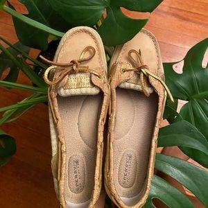 Gold-detailed Sperry